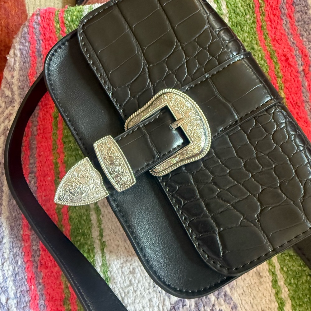 Black Croc-Embossed belt bag with cute buckle - Picture 2 of 7